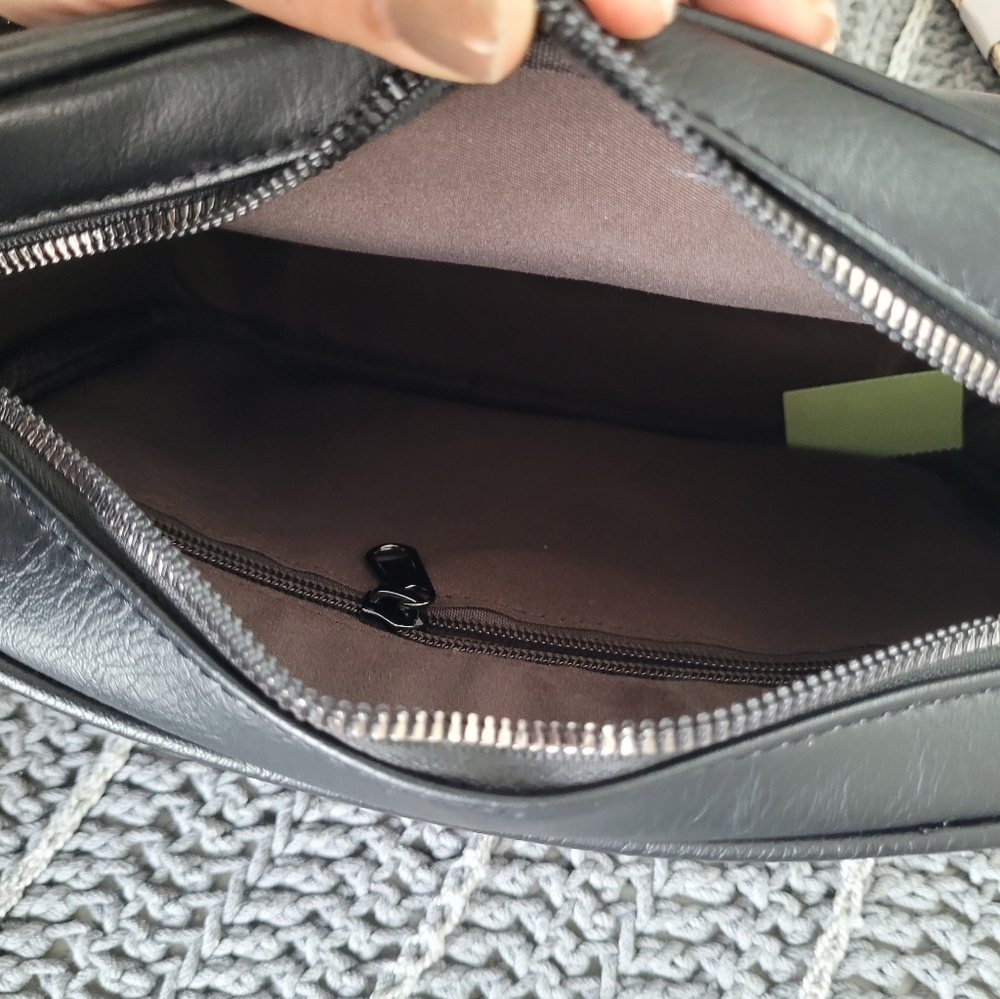 Black NWOT Vegan Leather Camera Bag Large With Wallet - Picture 13 of 16